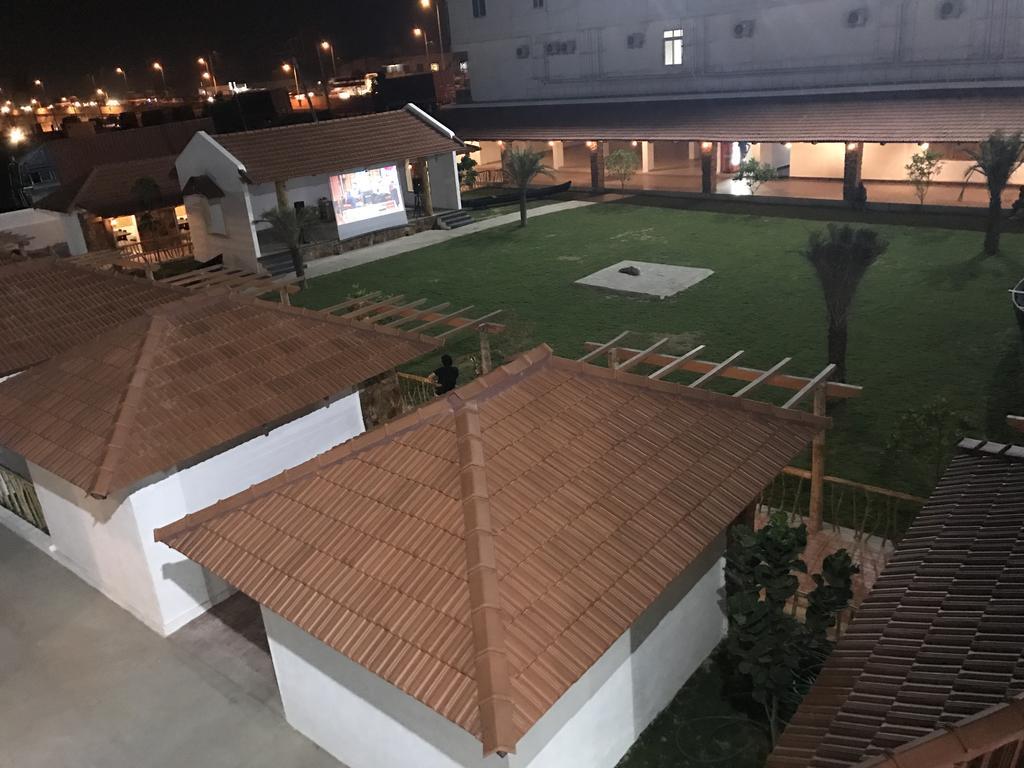 Avigna Lokesh Hotel Chik Bānavar Exteriér fotografie